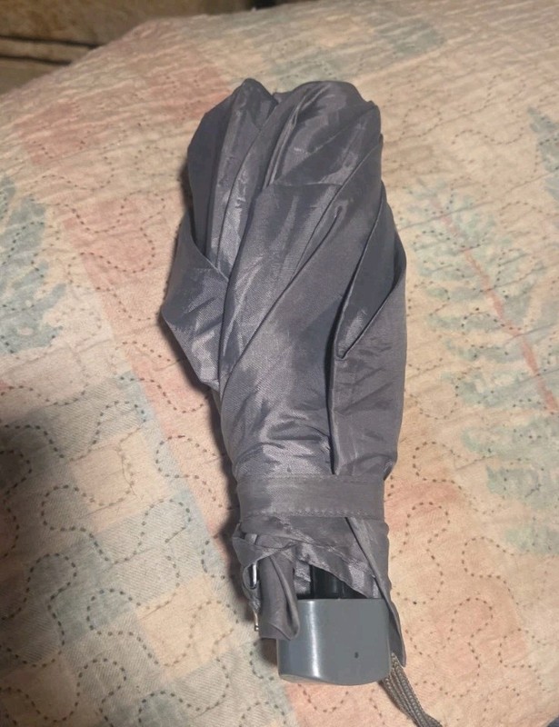 Unbelieveably Small 9.5"×2" Ultra Compact Umbrella