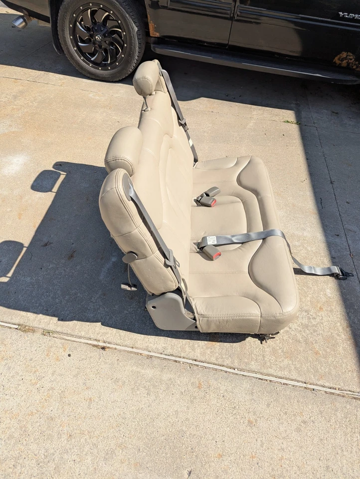 2002 Yukon XL 3rd Bench Seat - Image 4 of 4