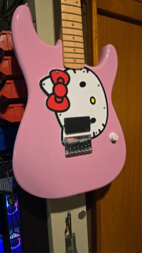 Fender Squire Hello Kitty Ersatz Schlagbrett mit Aftermarket Pickups - roter Bogen - Bild 2 von 5