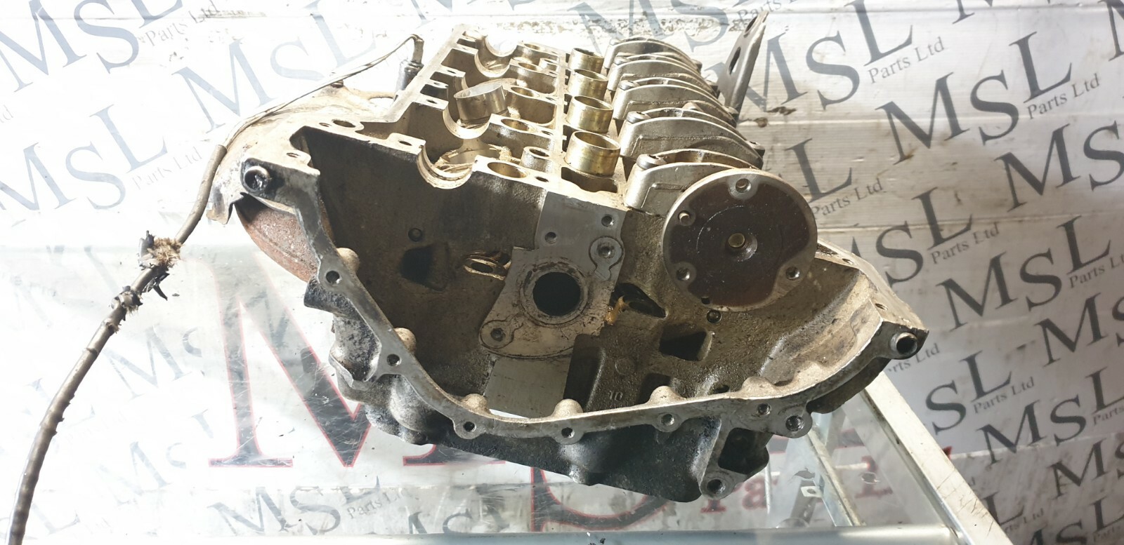 OM) MERCEDES W202 C CLASS CYLINDER HEAD W/MANIFOLD R1110161601  