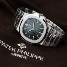 Patek Philippe Nautilus 5711/1A-010 Stainless Steel Blue Dial Complete Set 2