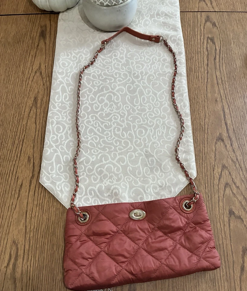 Bolso Bandolera DKNY Acolchado Nylon Delgado Naranja Quemado Óxido Cadena Correa Foto 3 de 4