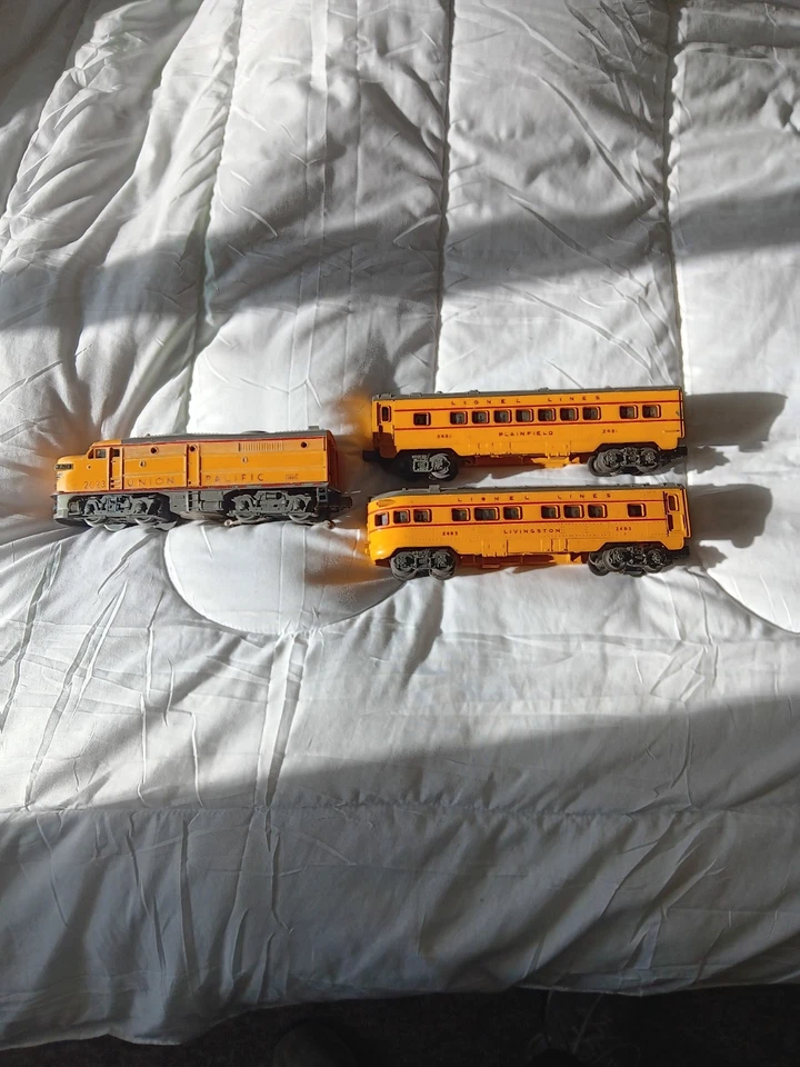 50th anniversary union pacific train engine and passenger cars in good condition - Image 2 of 3