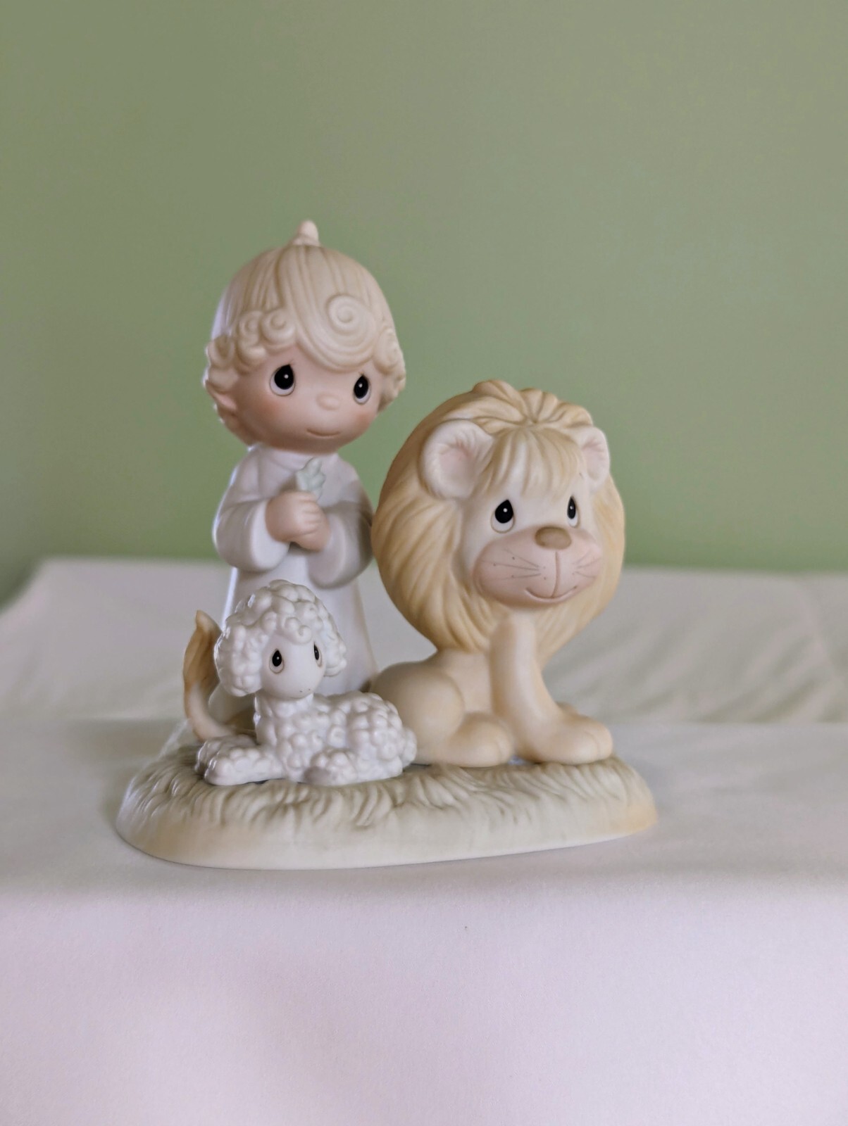 Precious Moments Figurine E-9287 - Peace On Earth | eBay