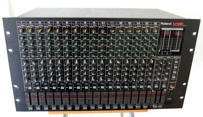 Roland M-16E Rackmixer 16 Kanal 19 Zoll 4 fach EQ 2 Effekt Klassiker ! NP 1.900 