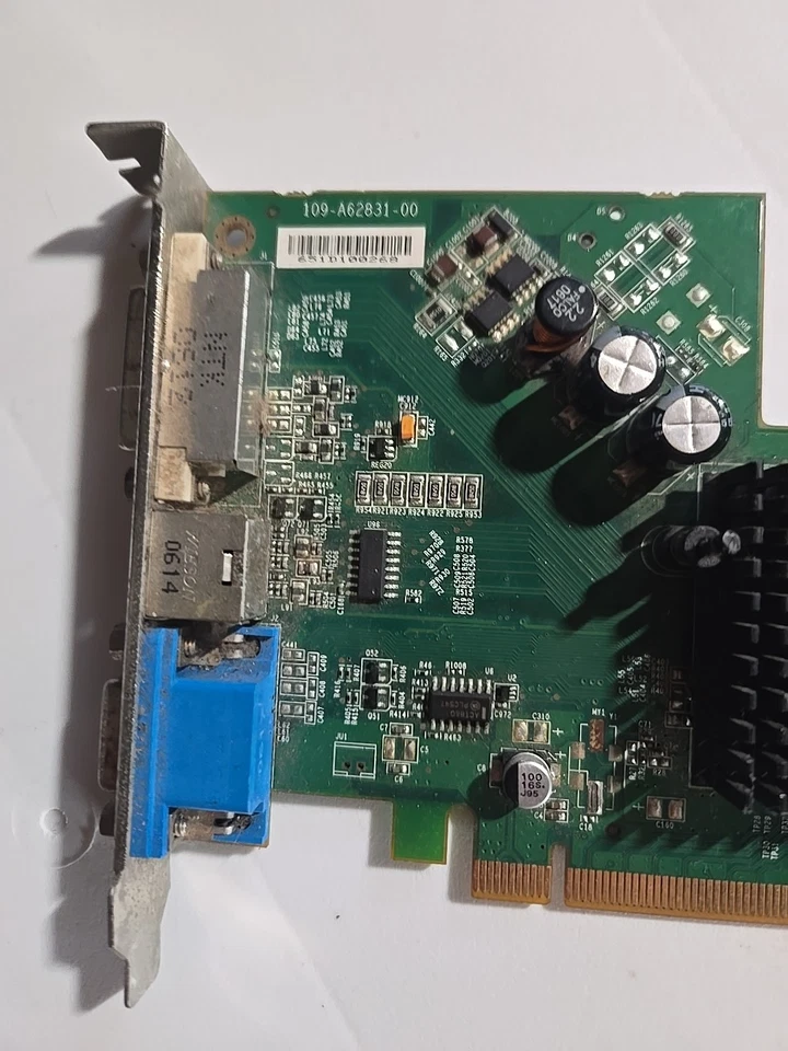ATI Radeon X300 109-A62831-00 102A6280400 Video Card 128MB VGA/DVI/S-Video PCI-E - Image 2 of 4