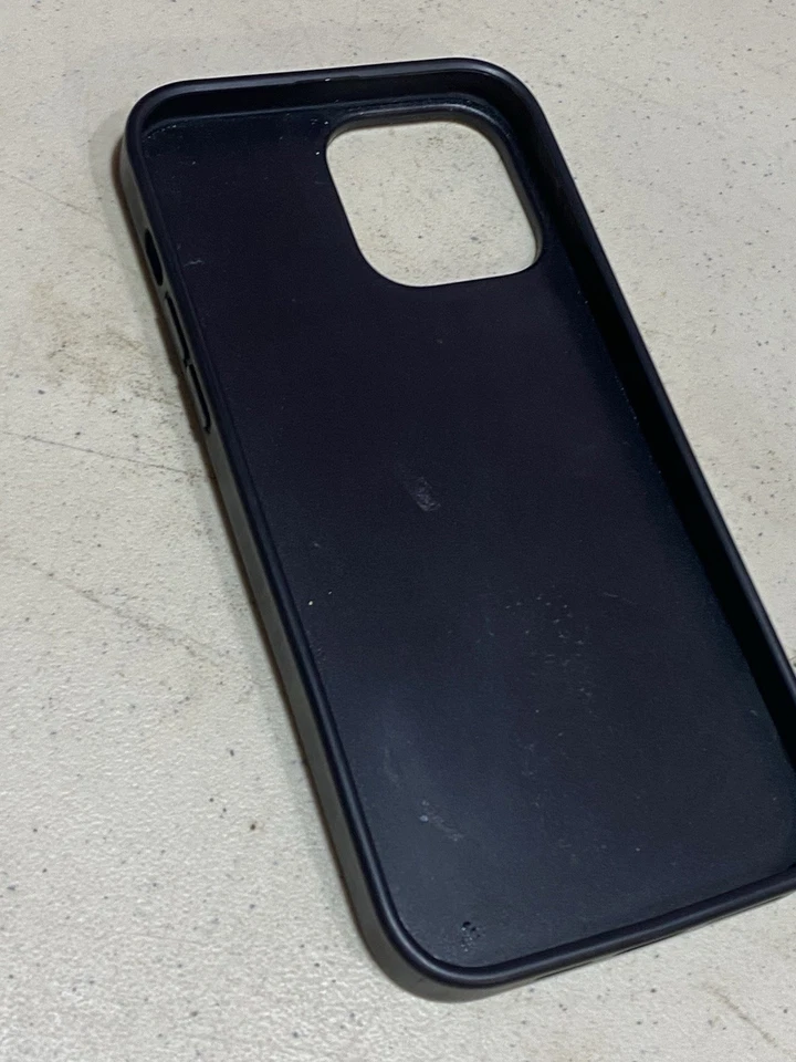 Funda protectora de cuero PU de perfil delgado Guess para iPhone 13 Pro Max gris/negro Foto 2 de 2