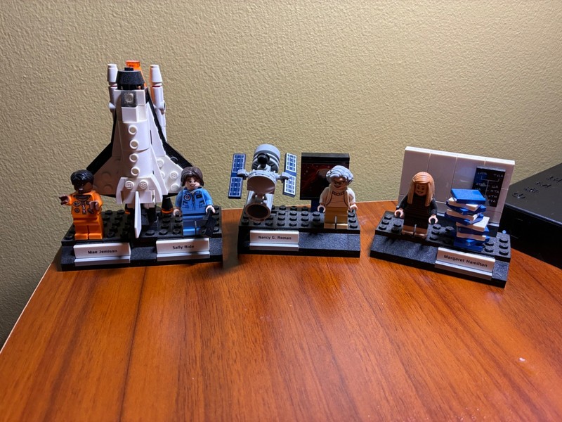 LEGO Ideas: Women of NASA (21312) - No box and no instruction manual