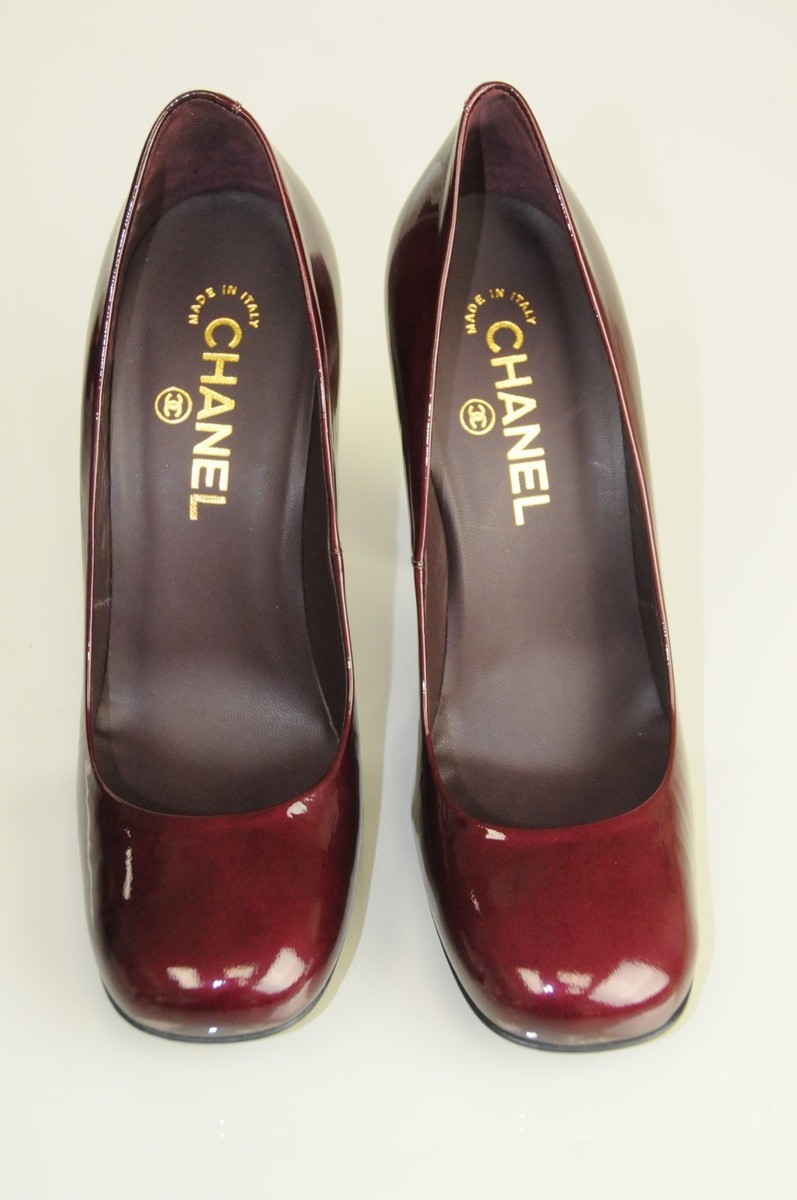 CHANEL✳︎ボルドー．靴37 New Chanel Burgundy Wine Bordeaux Patent Leather Logo Heels