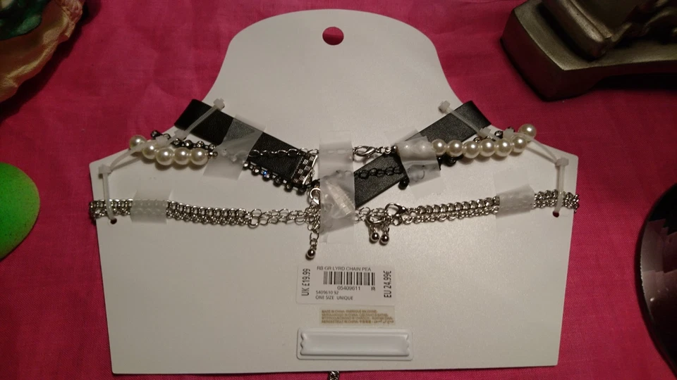 Paquete de 5 Collares de Gargantilla en Capas con Perla de Plata Nuevo Con Etiquetas £19.99 Foto 2 de 3
