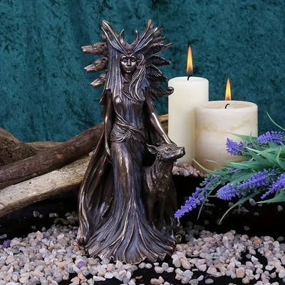 Hekate Göttin der Magie mit Hunden   Gothic Deko Figur Harz mit Leuchtbasis