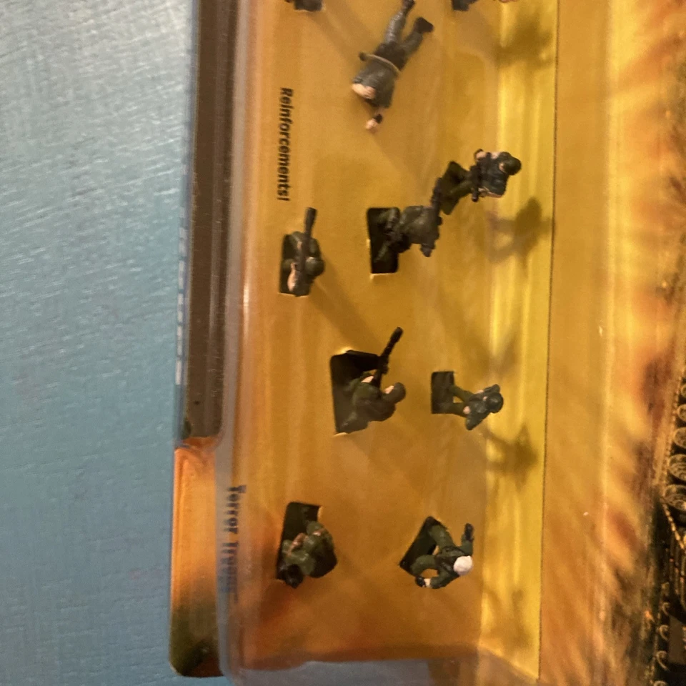 Micro Machines Military #25 COMBAT TROOPS Figure Set 7019 1998 Galoob (1) - Image 3 of 4