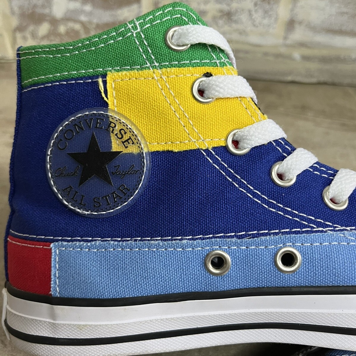 シューズ CONVERSE Chuck Taylor All Star Chuck Taylor All Star High Top Shoe in Classic Colors