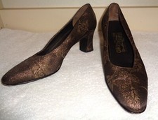 Vintage Ferragamo Shinny Gold Pump Shoes 2 Inch Heel Size 7 B