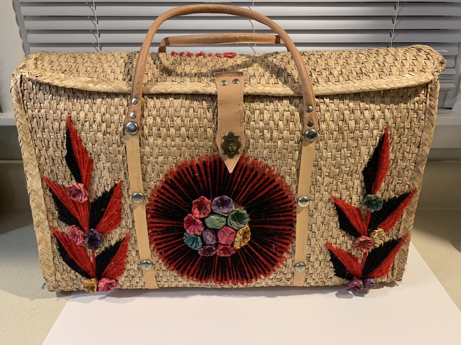 Unveiling the History and Stories of Straw Hobo Handbags
