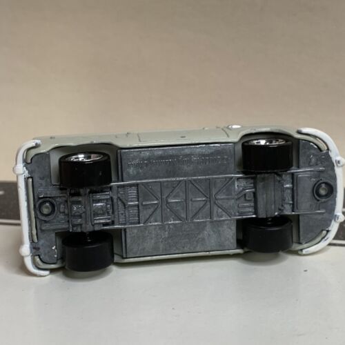 Johnny Lightning Volkswagen 1966 T1 Type 2 Pickup Combi Tan/White Bumpers 1:64 - Picture 18 of 22