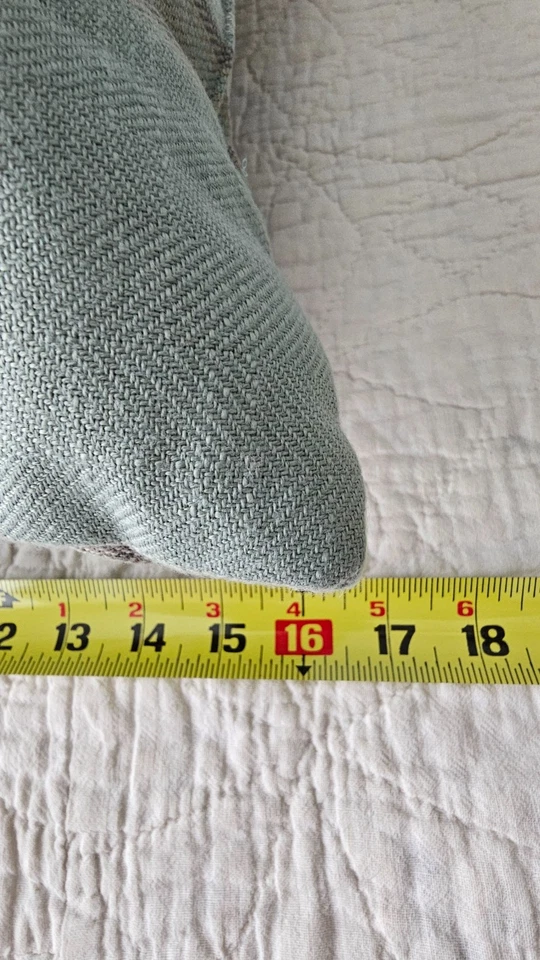 Pier 1 进口格子枕头,绿色多,16 英寸装饰口音靠垫 — 第 4/4 张图片