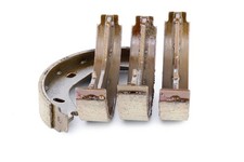 STARK Bremsbackensatz Trommelbremse Hinten für BMW 3 Cabrio (E30) SKBS-0450097