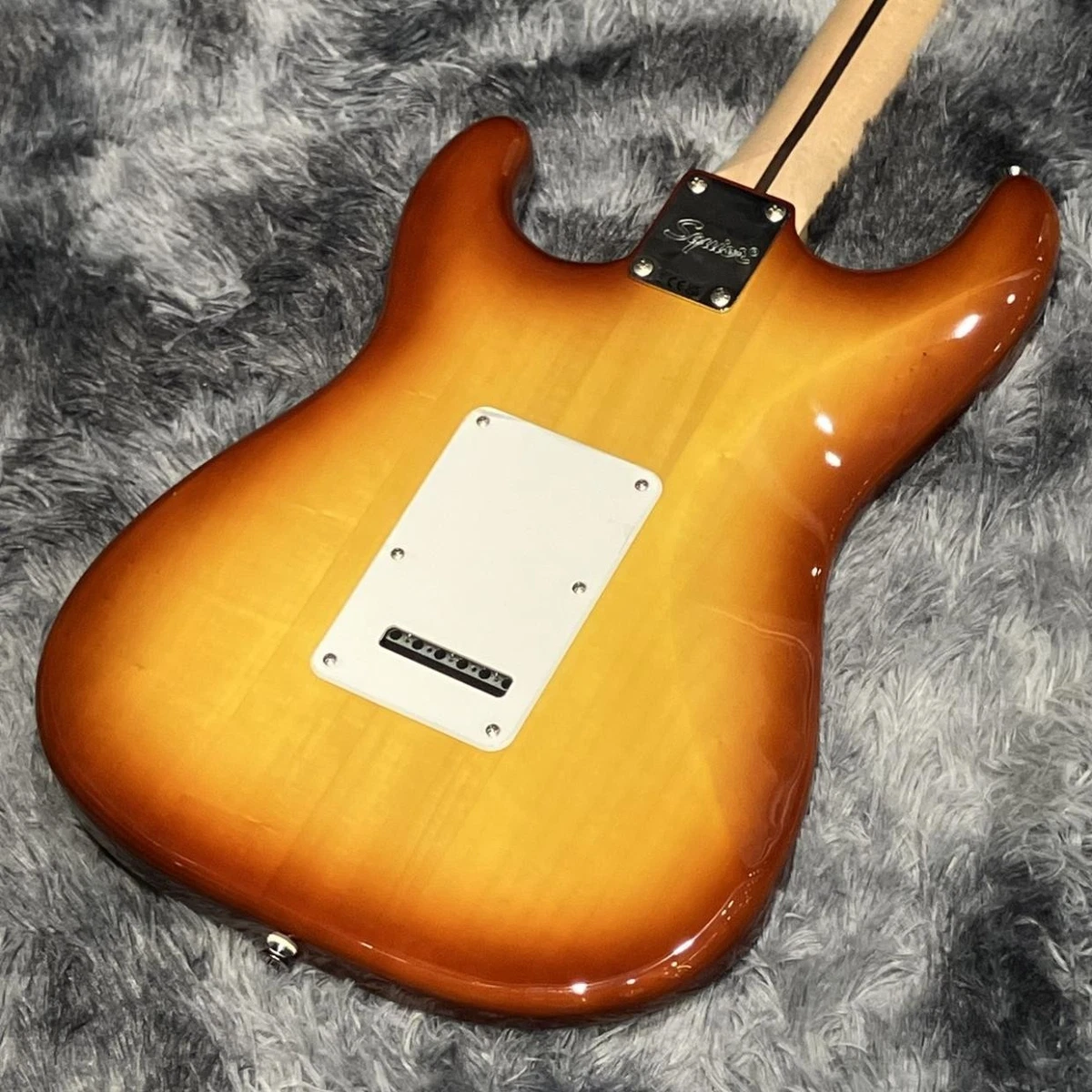 Preços baixos em Fender Squier Stratocaster Japão | eBay