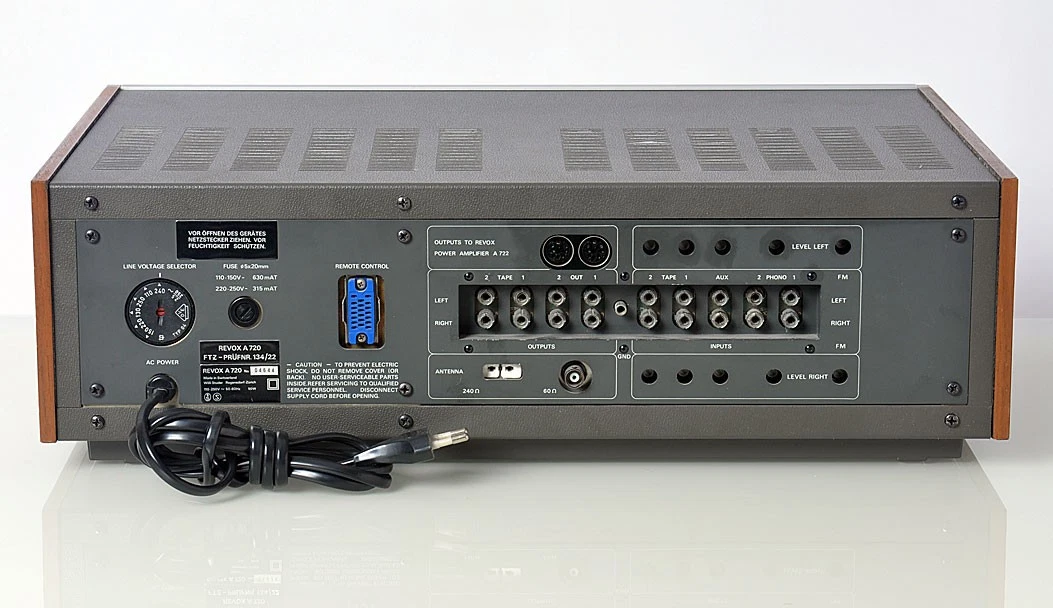 Amplificador Sintonizador FM Digital Revox 720