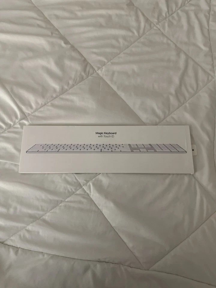 Apple Full Size Magic Keyboard - Image 3 of 4