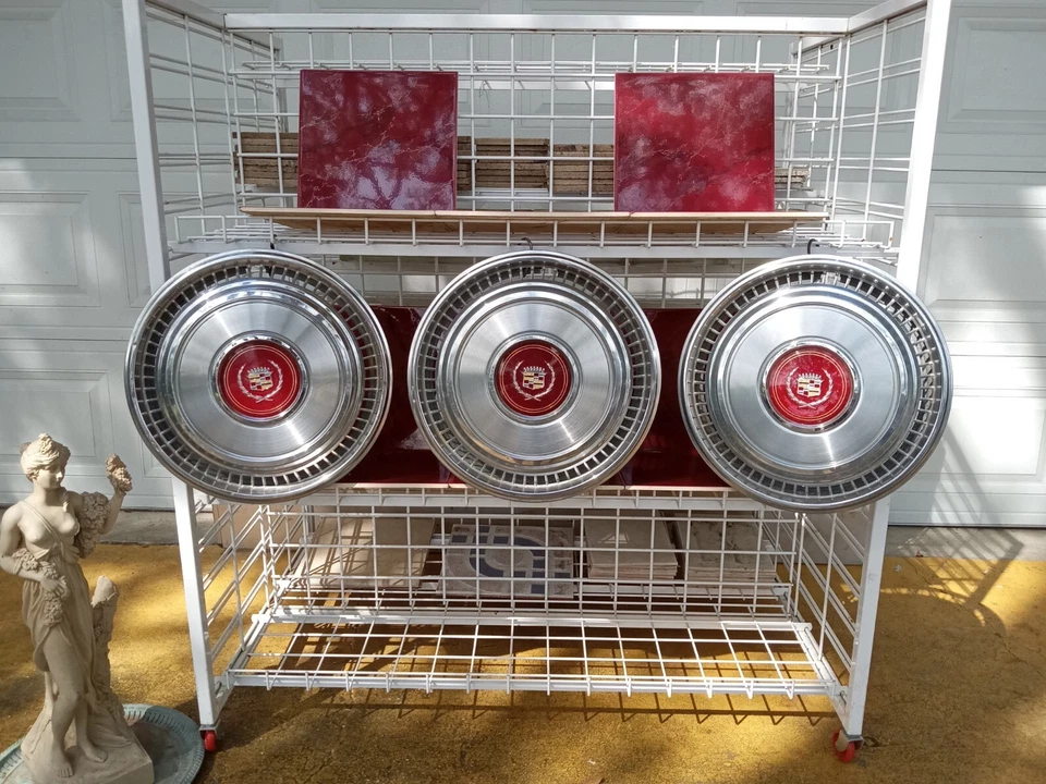 Cadillac Eldorado Seville 1980-1985 tapacubos de 15" (3) cubiertas de rueda con emblemas rojos Foto 2 de 4