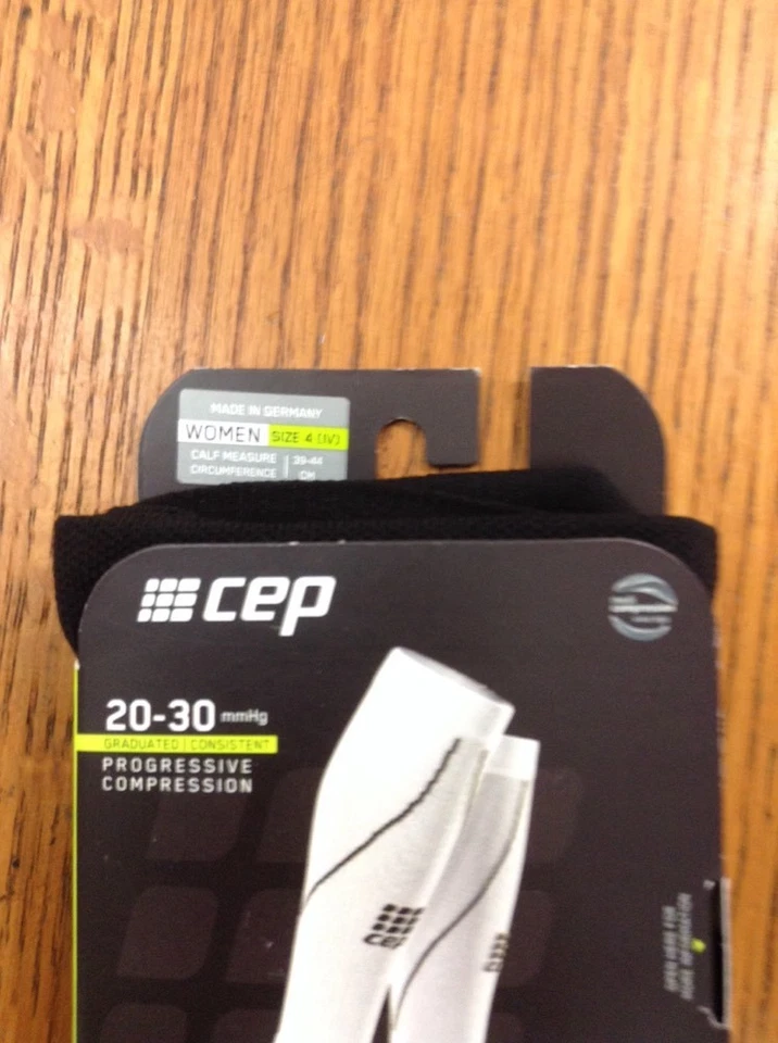 Cep Womens Compression Run Sleeves Size 4 (5693) - Image 3 of 4