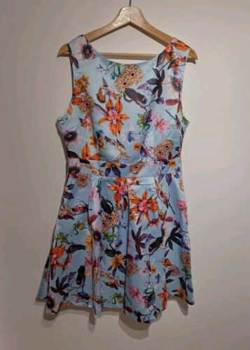 Honeyz Vicky Pattison UK 14 Kleid Passform & Flare Blumenmuster niedriger Rücken neu mit Etikett - Bild 1 von 7