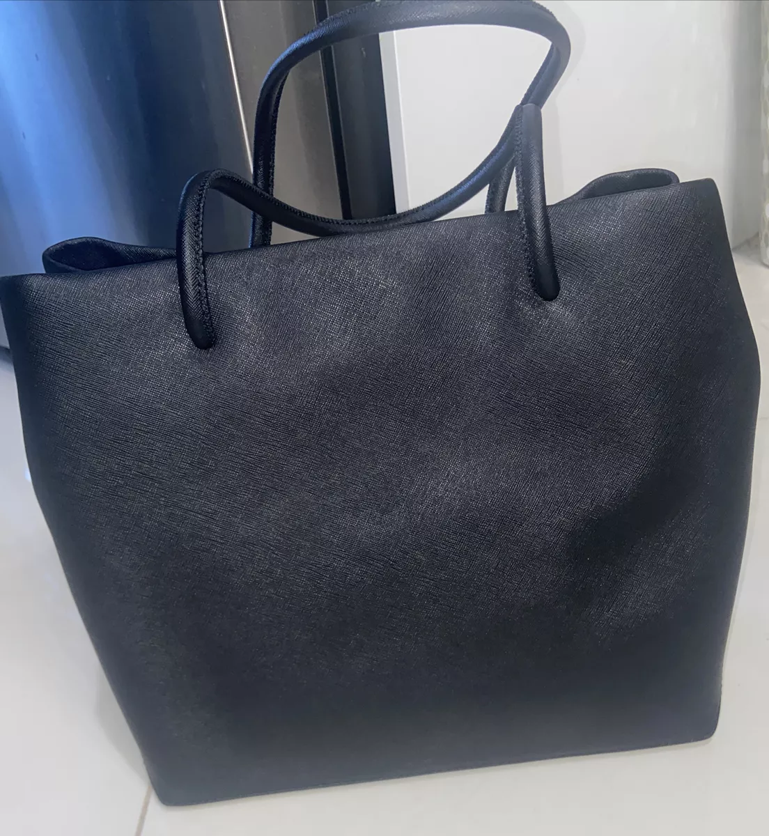 UNBOXING MARC JACOBS LOGO SHOPPER EAST-WEST TOTE BAG