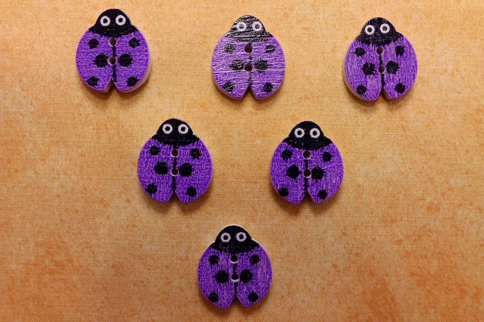 LOT 6 BOUTONS BOIS : coccinelle violet 18*16mm - Photo 1/1