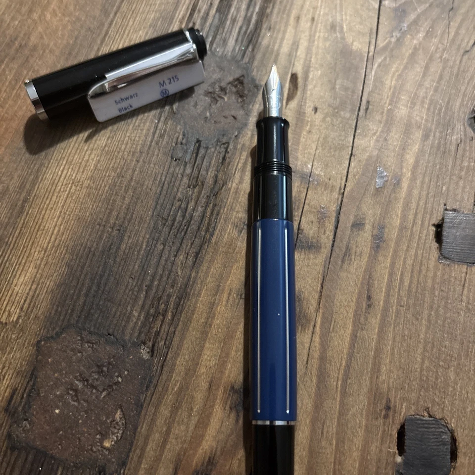 Pluma Estilográfica Pelikan M215 Raya Azul M Plumín Foto 2 de 4