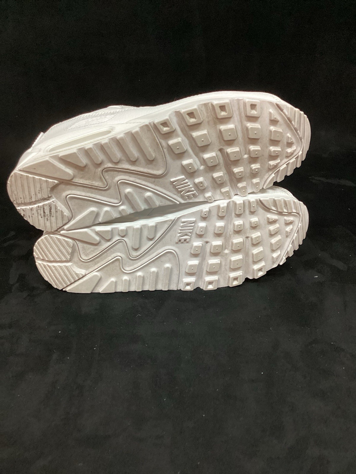 Size 10 - Nike Air Max 90 Mens Triple White 2022 Cz5594-100 thumbnail 6