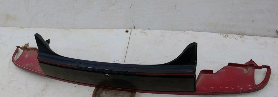 Painel de acabamento de lanterna traseira falsa central Chevrolet Beretta 1987 - 1996 fabricante de equipamento original - Imagem 3 de 4