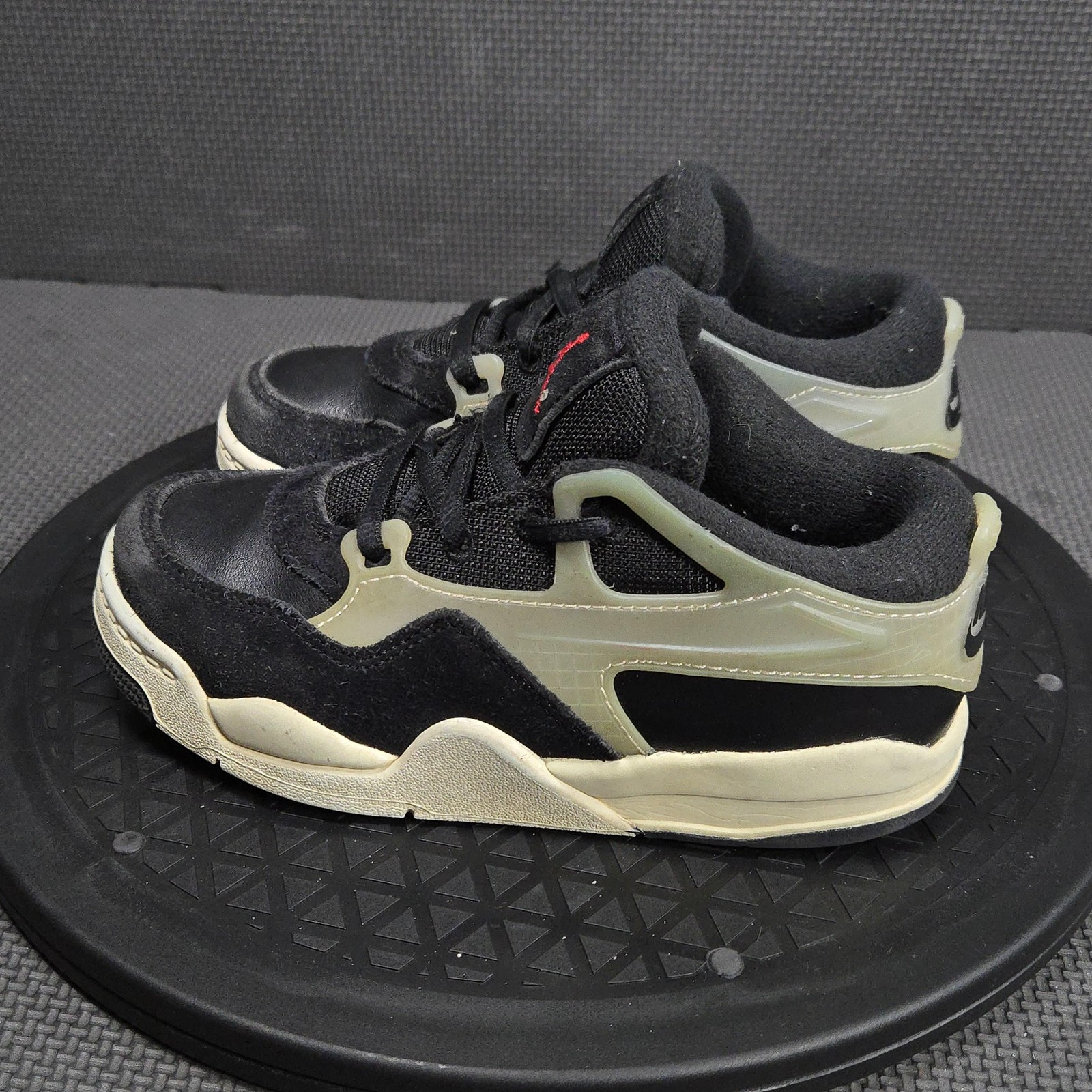 Nike Air Jordan Shoes Kids Size 11.5C Black Beige Basketball Sneakers FQ7936-006 thumbnail 3
