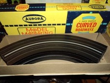 Aurora Model Motoring 1519 Striped 9" Radius Curved Roadways 6 Pieces w Box
