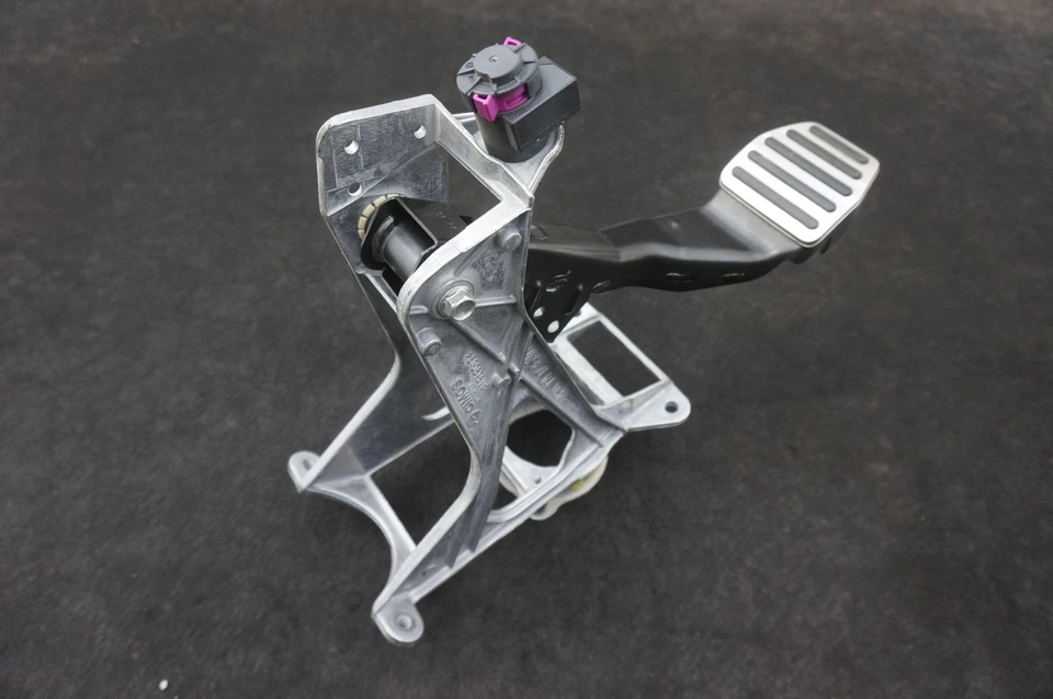 Brake Foot Pedal Bracket Sensor Assembly OEM 4S1723031J Audi R8 4S 2017-23 Foto 3 de 4