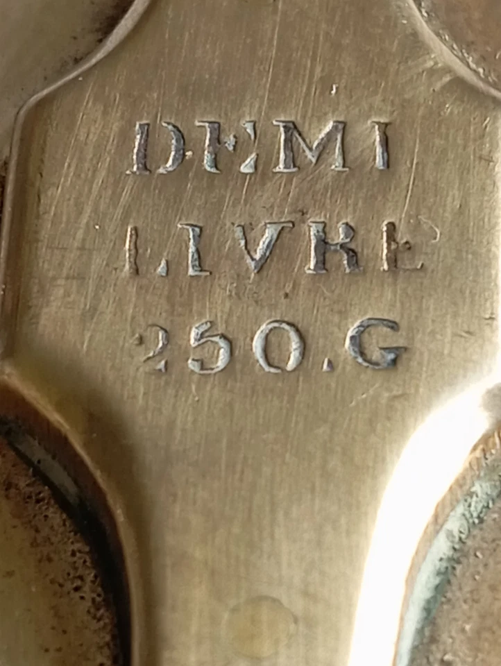 Pile de poids a godets ancienne dite de CHARLEMAGNE ou de NUREMBERG RARE 250 Gr - Photo 2/4