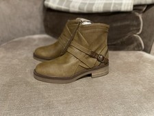 Brand New Boxes Blowfish Brown Lady’s Boots