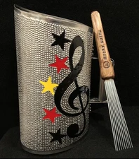 GUIRA PROFESIONAL DOMINICANA 22”X 13” ESTILO REINA CON SU GANCHO INCLUIDO