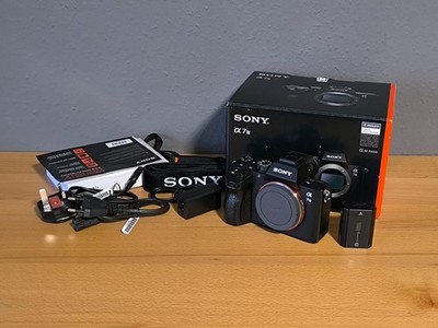 Sony Alpha 7 III ILCE-7M3 24,2MP DSLM - nur 15551 Auslösungen - NEUWERTIG