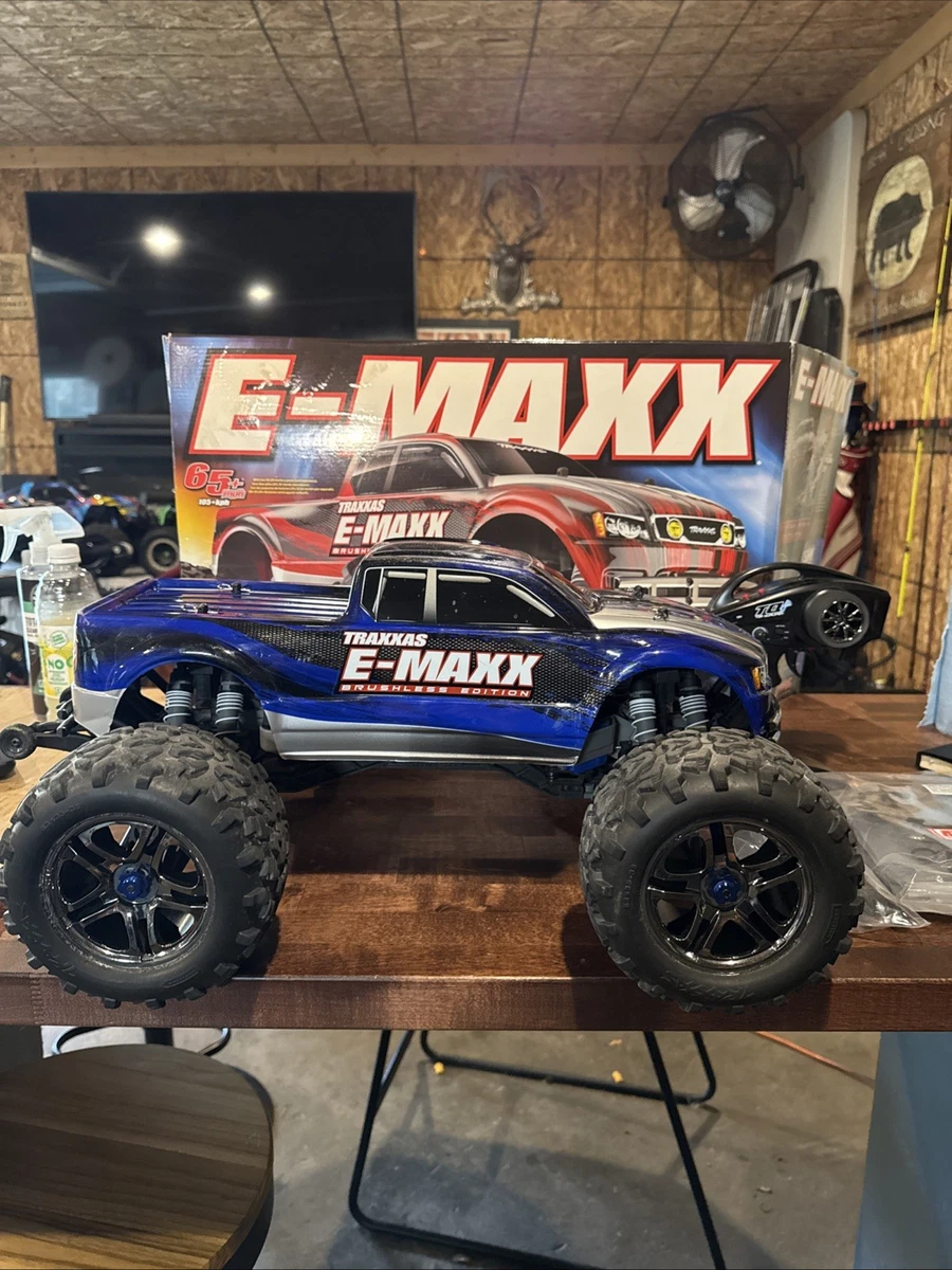 Traxxas E-Maxx ブラシレス 4WD モンスタートラック Amazon.co.jp