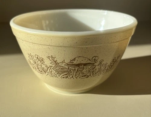 Vintage Pyrex Mixing Bowl 401 Forest Fancies Mushrooms Brown Tan Small  750ml