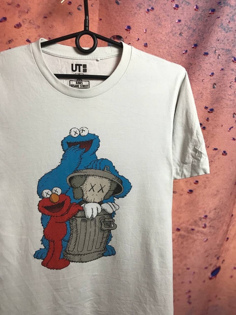 UNIQLO - Kaws × sesame street × UNIQLO Uniqlo Kaws x Sesame Street Collection UT Graphic Tee Black