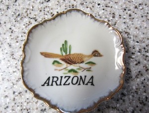 ARIZONA SOUVENIR PLATE ROADRUNNER CACTUS SMALL GOLD EDGE 1950'S VITNTAGE