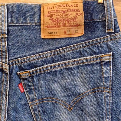 Vintage Levis 501xx Jeans 1995 Mid Blue Made In USA Button Fly W32 L32 On Tag