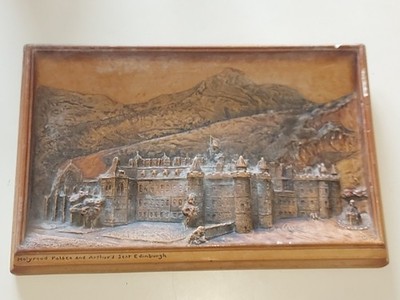 Vintage Ivorex Plakette von einem Osborne 1910 von Holyrood und Arthur's Seat. Siehe Bilder.