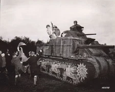 Santa arriving by M3 Tank gives gifts to British children 8"x 10" WWII Photo 234