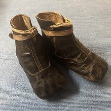 antike Babyschuhe gefertigt vor 1945 Puppe