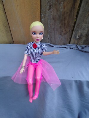 Spin Master Liv Doll Blond Hair Blue Eyes  shirt with rose on shirt