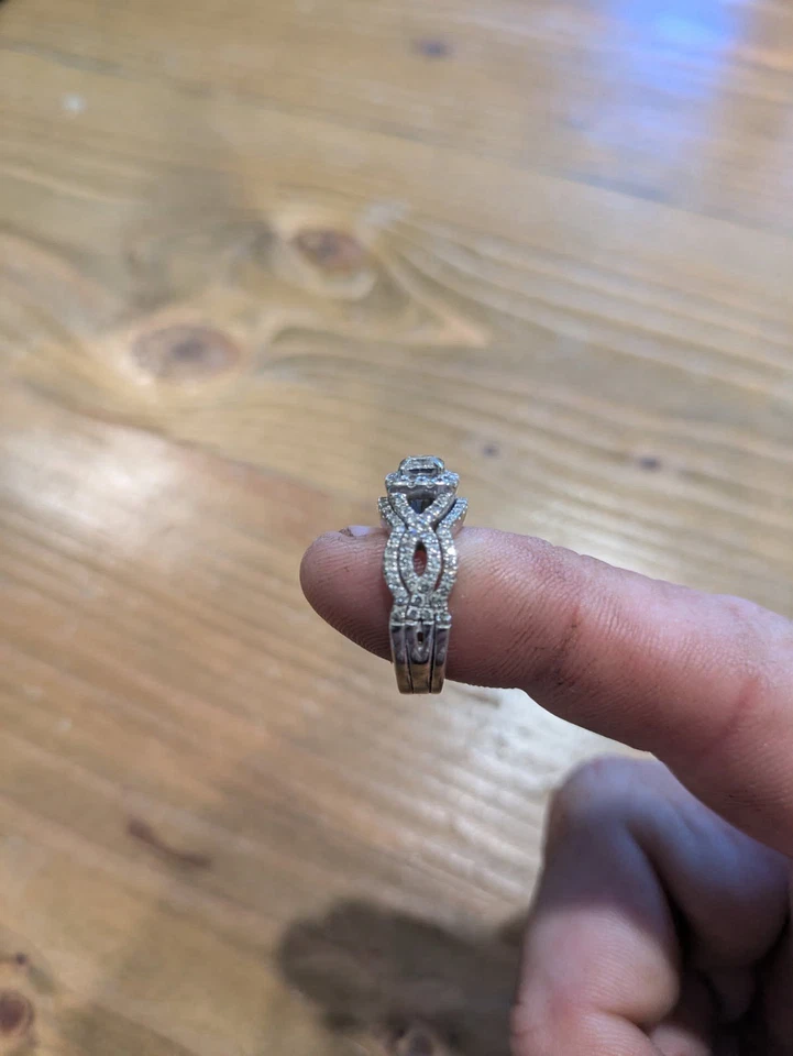 Обручальное кольцо 14 кВт с бриллиантами огранки принцессы Helzberg размер 9 - Изображение 2 из 4